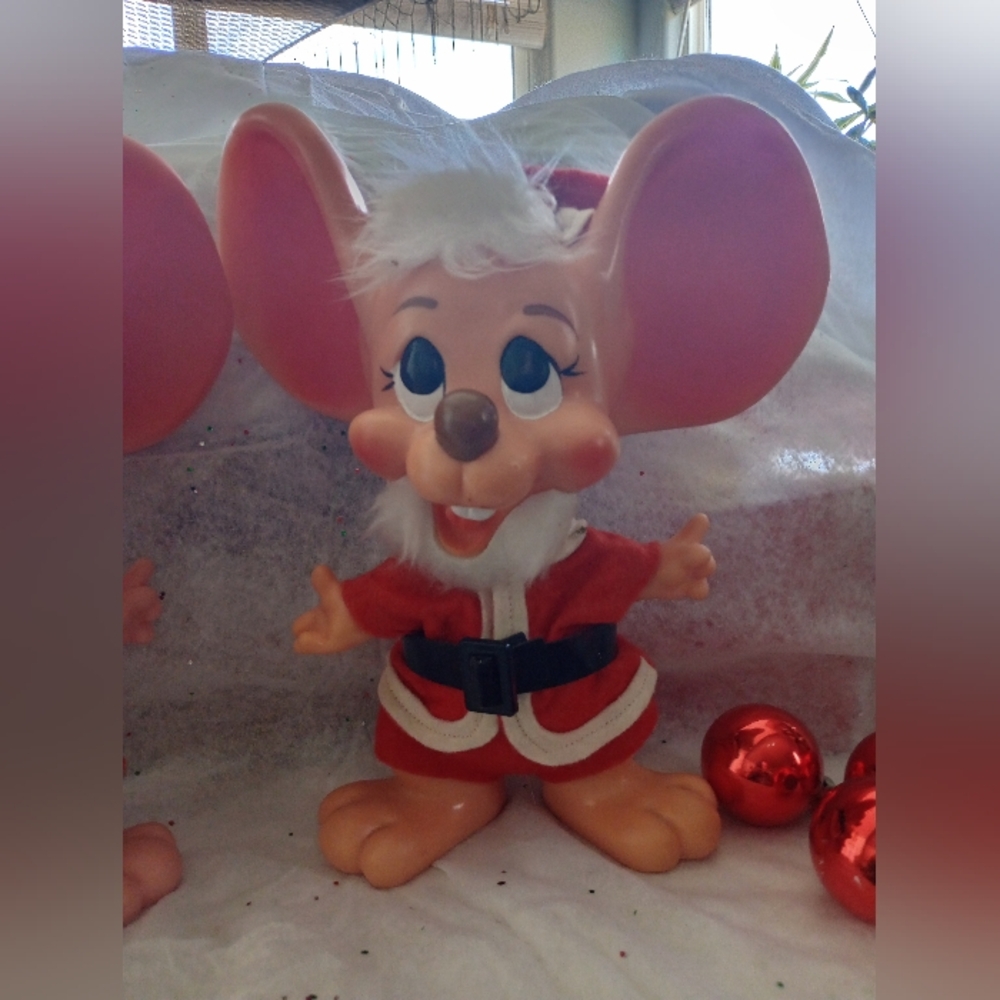 Vintage Christmas Mouse Figurines - Picture 3 of 7